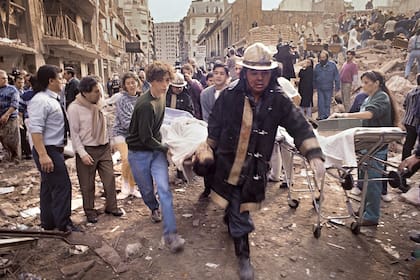 El atentado a la AMIA dejó 85 muertos y 300 heridos en 1994