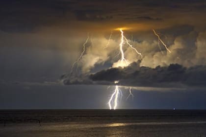 01-02-2022 Escena de un rayo en una tormenta POLITICA INVESTIGACIÓN Y TECNOLOGÍA JAIRO VALVERDE BERMÚDEZ