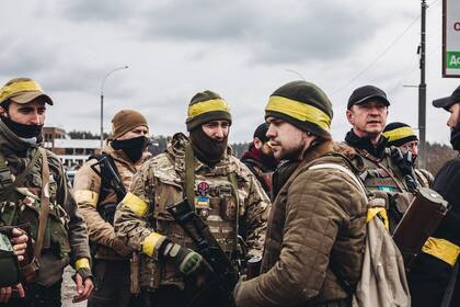 04-03-2022 Varios soldados del ejército ucraniano, a 4 de marzo de 2022, en Irpin (Ucrania). POLITICA Diego Herrera - Europa Press