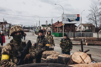 04/03/2022 Un soldado del ejercito ucraniano en un checkpoint de la ciudad de Irpin, a 4 de marzo de 2022, en Irpin (Ucrania). POLITICA Diego Herrera - Europa Press