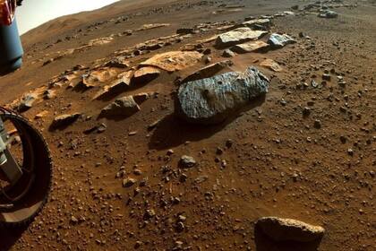 04/04/2022 Rover Perseverance en el cráter Jezero.  El primer análisis de acústica en Marte, basado en grabaciones del rover Perseverance, indica que la velocidad del sonido es más lenta que en la Tierra y que, mayormente, prevalece un profundo silencio.  POLITICA INVESTIGACIÓN Y TECNOLOGÍA NASA/JPL