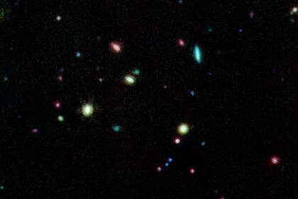 04/08/2022 Imagen tomada con MIRI, el Instrumento de Infrarrojo Medio desarrollado por un consorcio europeo en el que participó el Centro de astrobiología (CAB), CSIC-INTA, e instalado en el Telescopio Espacial James Webb..  Nuevas imágenes del telescopio espacial James Webb muestran lo que puede ser una de las galaxias más lejanas jamás observadas, mostrada como un puntituo de luz por su antecesor, el Hubble.  POLITICA NASA; STSCI; CEERS; TACC; S. FINKELSTEIN;