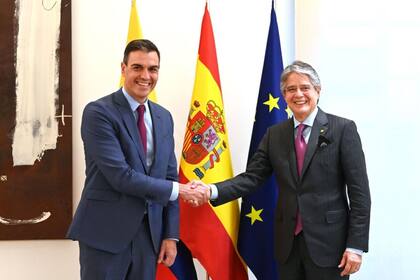 04/11/2021 El presidente del Gobierno, Pedro Sánchez, junto a su homólogo de Ecuador, Guillermo Lasso. POLITICA MONCLOA