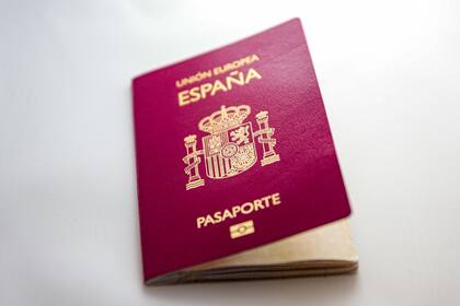 09/01/2020 Un pasaporte español sobre una mesa. POLITICA Ricardo Rubio - Europa Press