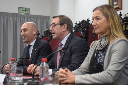 10/02/2023 El presidente de la RFEF, Luis Rubiales, inaugura las XI Jornadas Jurídicas de 'La Roja' en Granada sobre la nueva Ley del Deporte. ANDALUCÍA ESPAÑA EUROPA GRANADA DEPORTES RFEF