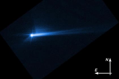 11/10/2022 Esta imagen del Telescopio Espacial Hubble de la NASA del 8 de octubre de 2022 muestra los escombros arrojados desde la superficie de Dimorphos 285 horas después de que el asteroide fuera impactado intencionalmente por la nave espacial DART de la NASA . POLITICA EUROPA ESPAÑA INVESTIGACIÓN Y TECNOLOGÍA NASA/ESA