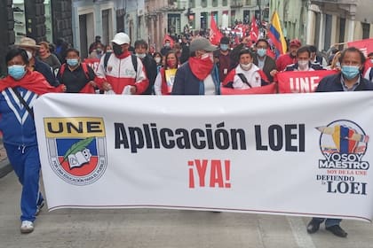 12/02/2022 Docentes de la ciudad de Quito se manifiestan para exigir al Gobierno la aplicación de la Ley de Educación. POLITICA SUDAMÉRICA ECUADOR LATINOAMÉRICA INTERNACIONAL UNIÓN NACIONAL DE EDUCADORES