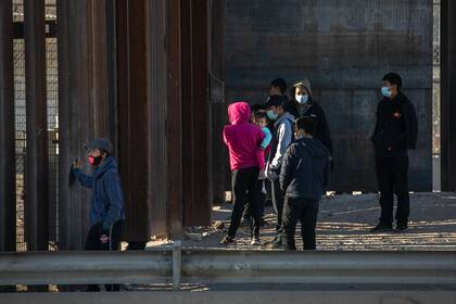 17-03-2021 Migrantes intentado cruzar la frontera de México a Estados Unidos POLITICA JOHN MOORE