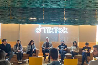 21/04/2022 Evento de Tik Tok y su papel como herramienta educativa. POLITICA INVESTIGACIÓN Y TECNOLOGÍA EDIZIONES.