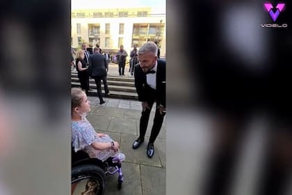 22-03-2022 David Beckham le da una sorpresa a una niña con discapacidad SOCIEDAD YOUTUBE - VIDELO