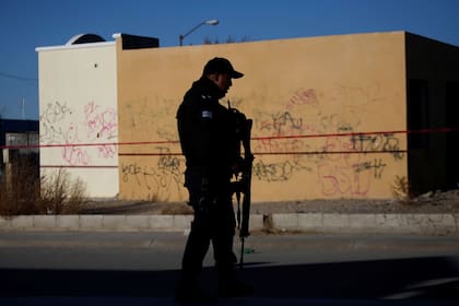 22/02/2018 Policía vigila una escena del crimen donde atacantes desconocidos mataron a cuatro hombres en un garaje, según los medios de comunicación locales, en Ciudad Juárez, México, el 7 de febrero de 2018 SOCIEDAD CENTROAMÉRICA MÉXICO INTERNACIONAL MÉXICO