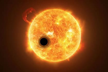 23/01/2023 Representación artística de un exoplaneta en tránsito con una cola de helio en fuga. POLITICA INVESTIGACIÓN Y TECNOLOGÍA ESA/HUBBLE, NASA, M. KORNMESSERR, CC BY 4.0