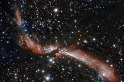 24-01-2022 El chorro estelar MHO 2147 serpentea a través de un campo de estrellas en esta imagen capturada desde Chile por el telescopio Gemini Sur. POLITICA INVESTIGACIÓN Y TECNOLOGÍA INTERNATIONAL GEMINI OBSERVATORY/NOIRLAB/NSF/AURA