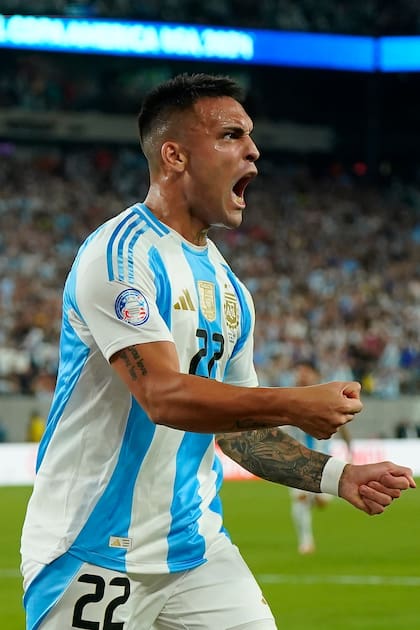Lautaro Martínez festeja su gol durante el partido que disputaron las selecciones de Chile y Argentina, por la Copa América 2024 en el MetLife Stadium, New Jersey