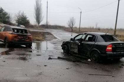 26/02/2022 Dos de los vehículos afectados por el misil ruso al exterior del hospital en  Donestk. POLITICA EUROPA UCRANIA EUROPA INTERNACIONAL HUMAN RIGTS WATCH