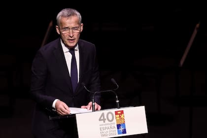 30/05/2022 El secretario general de la OTAN, Jens Stoltenberg, interviene en el acto de conmemoración del 40º Aniversario del ingreso de España en la OTAN, en el Teatro Real, a 30 de mayo de 2022, en Madrid (España). Este acto tiene lugar justo el mismo día en que se produjo formalmente la entrada de España en la OTAN.Los días 29 y 30 de mayo Madrid acoge la Cumbre de la OTAN, 25 años después de la última reunión de los líderes de la OTAN en suelo español en 1997. El compromiso de España con la OTAN se manifiesta en su participación de la mayoría de las misiones de la organización, y lo hace con más de 900 efectivos. POLITICA Eduardo Parra - Europa Press