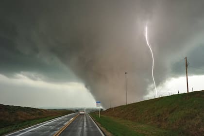 A lo largo del jueves hay una posibilidad moderada de intensas tormentas eléctricas que podrían causar tornados