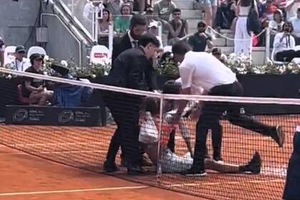 Activistas ecologistas interrumpieron dos partidos del Abierto de Italia de tenis, en el Foro Itálico de Roma