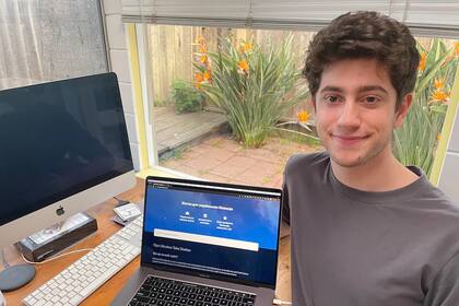 Adolescentes de Harvard crearon un sitio web que conecta refugiados ucranianos con personas que ofrecen lugares para quedarse, Avi Schiffmann, uno de los creadores