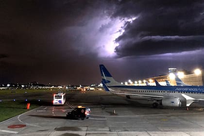 Las autoridades aeroportuarias estiman que las complicaciones continuarán durante todo el día