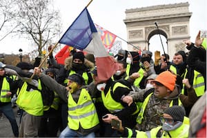"Chalecos amarillos", revolución naranja: la historia de los colores de protesta