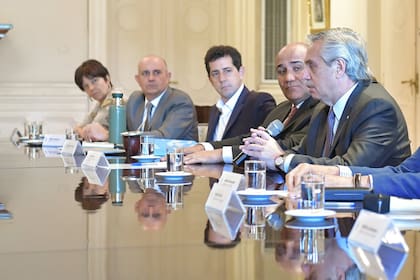 Alberto Fernández en la reunión de gabinete junto a sus ministros