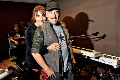 El cantante y su esposa estuvieron en Cortá por Lozano