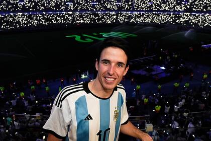 Álex Márquez en el estadio Madre de Ciudades de Santiago del Estero, donde presenció la goleada de la Argentina frente a Curazao y disfrutó de los goles de Lionel Messi