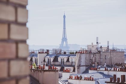 Algunos parisinos adinerados estarían participando de cenas secretas en medio de la nueva cuarentena impuesta en Francia, denunció una investigación periodística