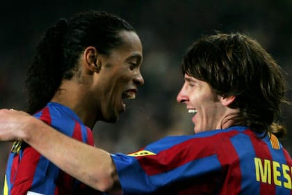 Messi, en sus primeras épocas en Barcelona, cuando usaba otro número...