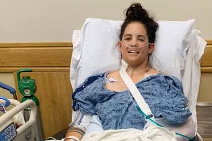 Ashley Piccirilli en el hospital Baystate Medical Center tras ser sepultada con vida durante al menos treinta minutos