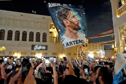 Banderazo de hinchas argentinos en Qatar, en la previa de la semifinal contra Croacia