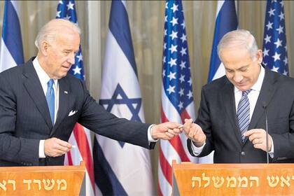 Foto de archivo de el presidente Joe Biden reunido con el primer ministro israelí Benjamin Netanyahu en enero 2020