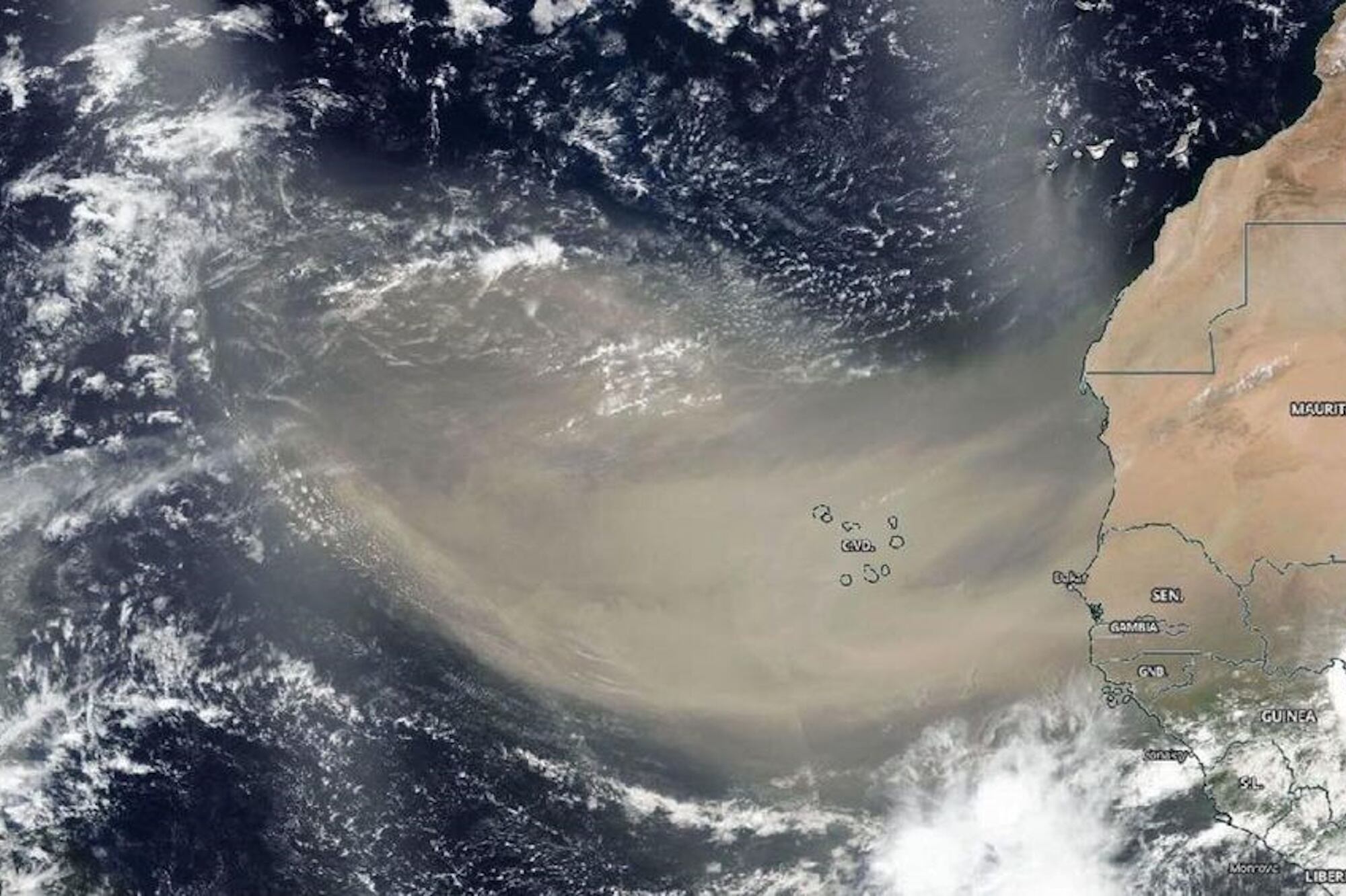 Nueva onda tropical y polvo del Sahara se acercan al país