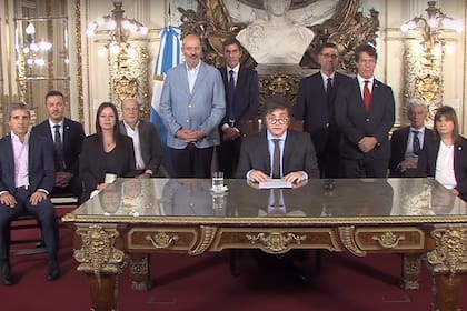 Cadena nacional del presidente Javier Milei para anunciar el decreto de desregulación de la economía