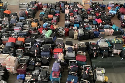 Caos en el aeropuerto de Heathrow en Londres ante la falta de personal