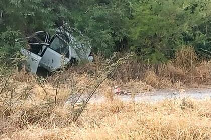 Un automóvil Toyota Etios gris chocó contra dos caballos sueltos sobre la ruta nacional 34, a la altura del acceso al paraje El Prado, y muró una profesora de Educación Física