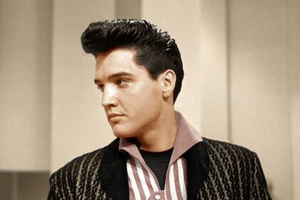 Cinco películas de Elvis Presley, el cantante que admiraba a James Dean y que fue utilizado y desechado por Hollywood