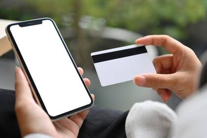 Cobros con tarjeta de crédito a través del celular sin agregado de dispositivos