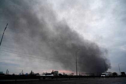 Columnas de humo tras un ataque ruso con misiles en Kiev el 9 de marzo de 2023.