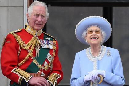 Cómo son las cartas astrales del rey Carlos III y la reina Isabel II