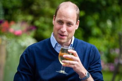 Como todos los miembros de la realeza británica, el príncipe William también se deleita con una bebida alcohólica de vez en cuando