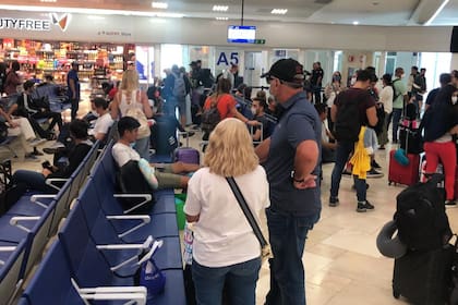 coronavirus cancun ultimo vuelo repatriados aerolineas argentinos video piloto tripulacion