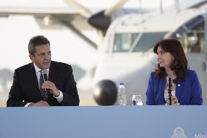 Cristina Kirchner aprovechó un homenaje a las víctimas de los vuelos de la muerte para una perorata sobre la interna partidaria