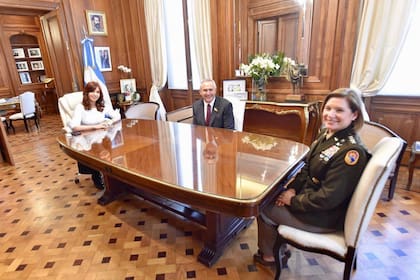 Cristina Kirchner recibió en su despacho del Senado a la jefa del Comando Sur de los Estados Unidos, general Laura J. Richardson, y al embajador Marc Stanley