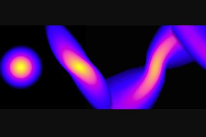 De izquierda a derecha, esta ilustración muestra cuatro instantáneas de una estrella virtual similar al Sol cuando se acerca a un agujero negro con 1 millón de veces la masa del Sol: se estira, pierde masa y luego comienza a recuperar su forma