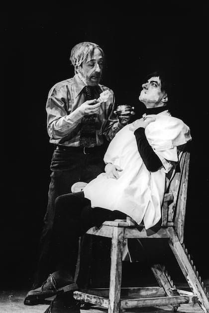 Ulises Dumont y Carlos Carella, en la primera versión de El acompañamiento, de Carlos Gorostiza, en Teatro Abierto