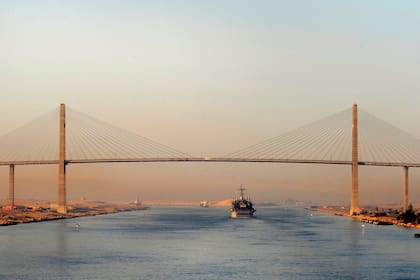 Dónde queda el canal de Suez y por qué se lo considera "el regalo de Egipto al mundo"