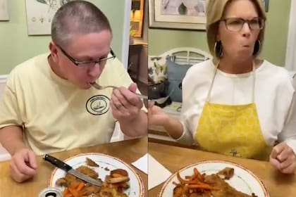 Dos padres estadounidenses reaccionan al probar la milanesa de pollo por primera vez