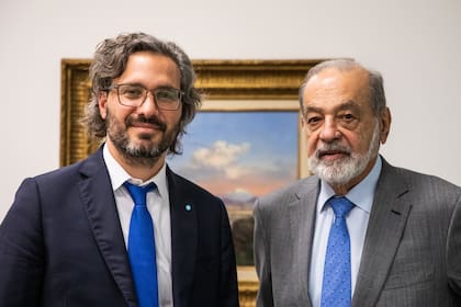 El canciller Santiago Cafiero junto al empresario mexicano Carlos Slim